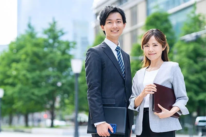 雰囲気の良い職場で働くスタッフの声